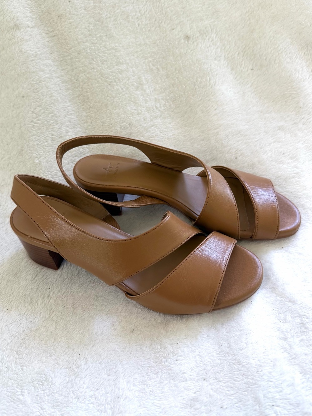 Aquatalia Tan Leather Strappy Block Heel Slingback Sandals Size 7.5 EUC
